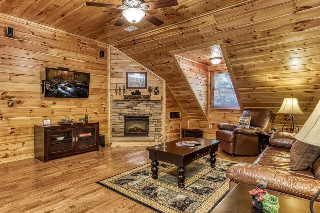 Papa Bear, Hot Tub, Wifi, 1089 Free Tickets Each Paid Day, Dollywood And More Sevierville Exteriör bild