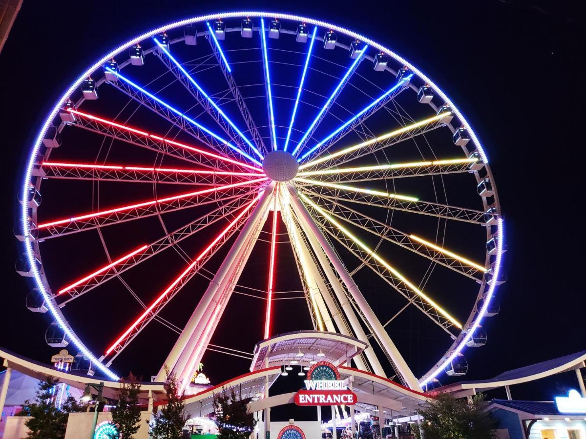 Papa Bear, Hot Tub, Wifi, 1089 Free Tickets Each Paid Day, Dollywood And More Sevierville Exteriör bild