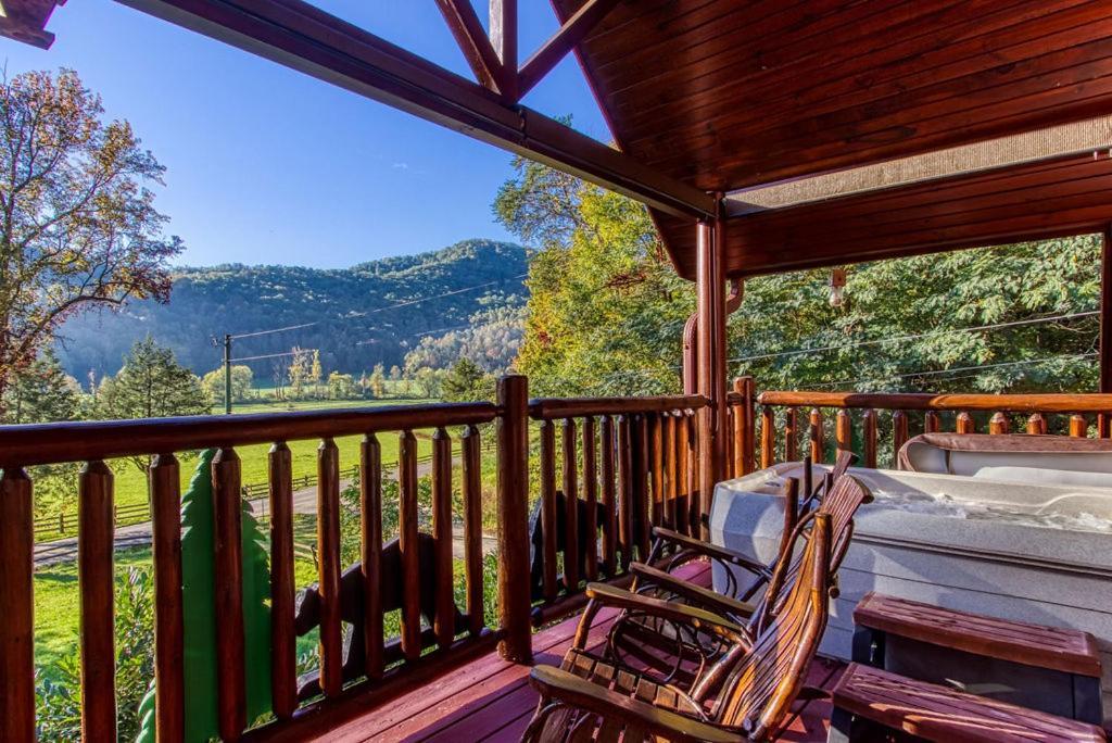 Papa Bear, Hot Tub, Wifi, 1089 Free Tickets Each Paid Day, Dollywood And More Sevierville Exteriör bild