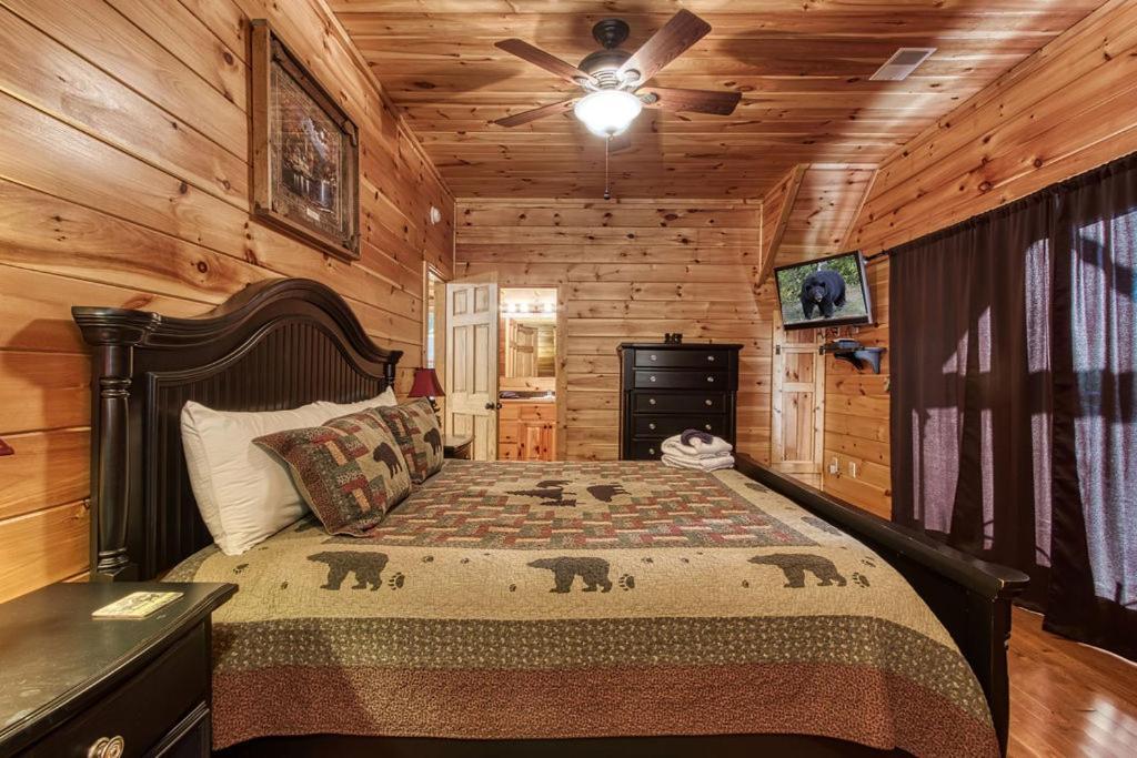 Papa Bear, Hot Tub, Wifi, 1089 Free Tickets Each Paid Day, Dollywood And More Sevierville Exteriör bild