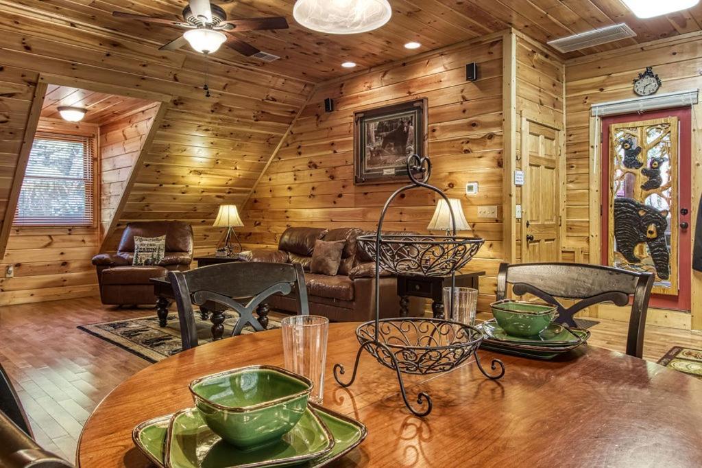 Papa Bear, Hot Tub, Wifi, 1089 Free Tickets Each Paid Day, Dollywood And More Sevierville Exteriör bild